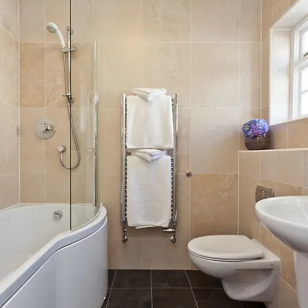 Thornbank House Offering Breakfast And With The Use Of Free Local Health Club 4* Windermere