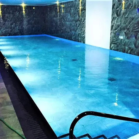 Thornbank House Offering Breakfast And With The Use Of Free Local Health Club