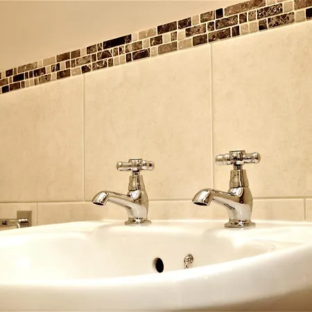 Pensjonat Thornbank House Offering Breakfast And With The Use Of Free Local Health Club Windermere