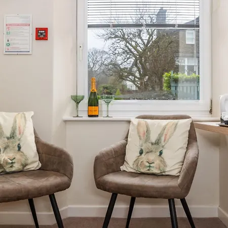 Guest house Thornbank House Offering Breakfast And With The Use Of Free Local Health Club 4*