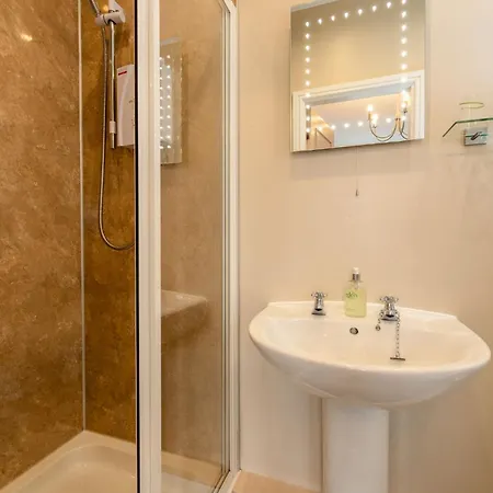 Thornbank House Offering Breakfast And With The Use Of Free Local Health Club Уиндермир