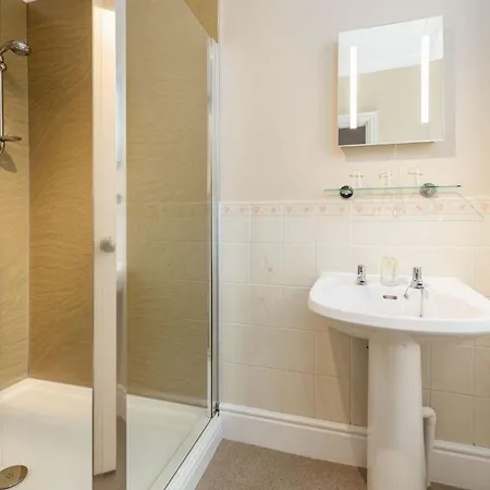 Thornbank House Offering Breakfast And With The Use Of Free Local Health Club 4*