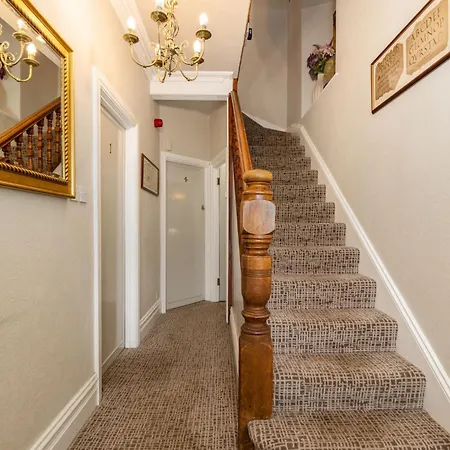 Thornbank House Offering Breakfast And With The Use Of Free Local Health Club Guest house 4*