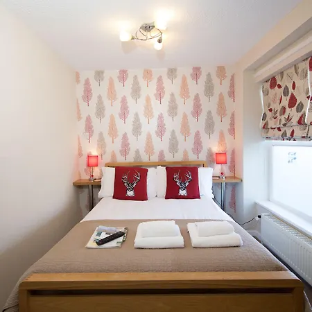 Thornbank House Offering Breakfast And With The Use Of Free Local Health Club