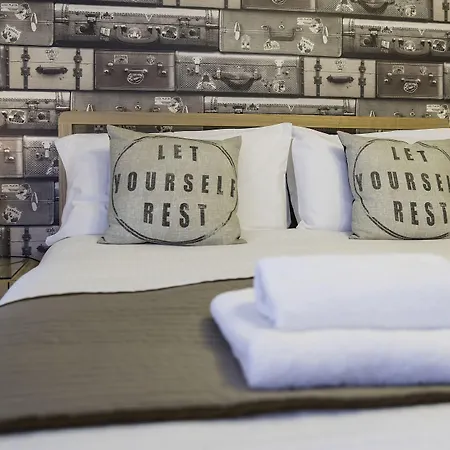 Thornbank House Offering Breakfast And With The Use Of Free Local Health Club