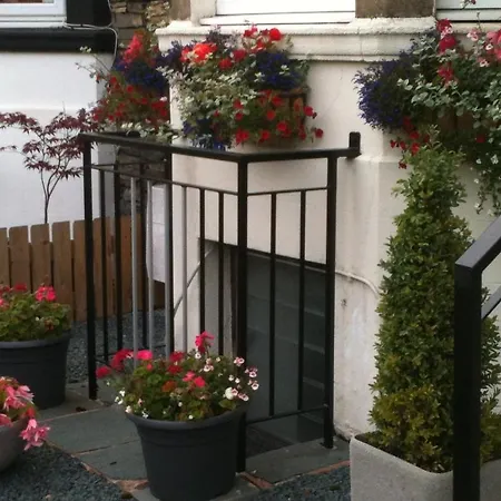 Thornbank House Offering Breakfast And With The Use Of Free Local Health Club Guest house 4*