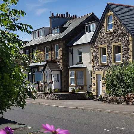 Guest house Thornbank House Offering Breakfast And With The Use Of Free Local Health Club