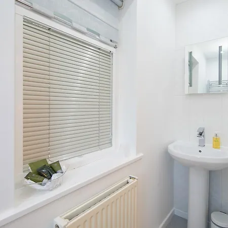 Thornbank House Offering Breakfast And With The Use Of Free Local Health Club Guest house