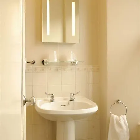 Thornbank House Offering Breakfast And With The Use Of Free Local Health Club 4* Уиндермир