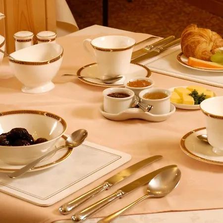 Thornbank House Offering Breakfast And With The Use Of Free Local Health Club