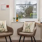 Гостевой дом Thornbank House Offering Breakfast And With The Use Of Free Local Health Club 4*