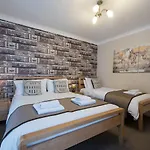 Thornbank House Offering Breakfast And With The Use Of Free Local Health Club 4*