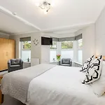 Гостевой дом Thornbank House Offering Breakfast And With The Use Of Free Local Health Club 4*