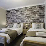 Thornbank House Offering Breakfast And With The Use Of Free Local Health Club 4*